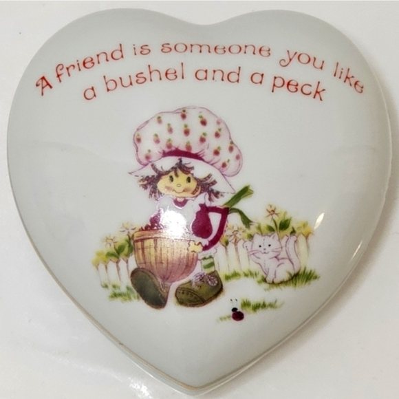 Strawberry Shortcake Ceramic Heart-Shaped Trinket Box - Picture 8 of 12